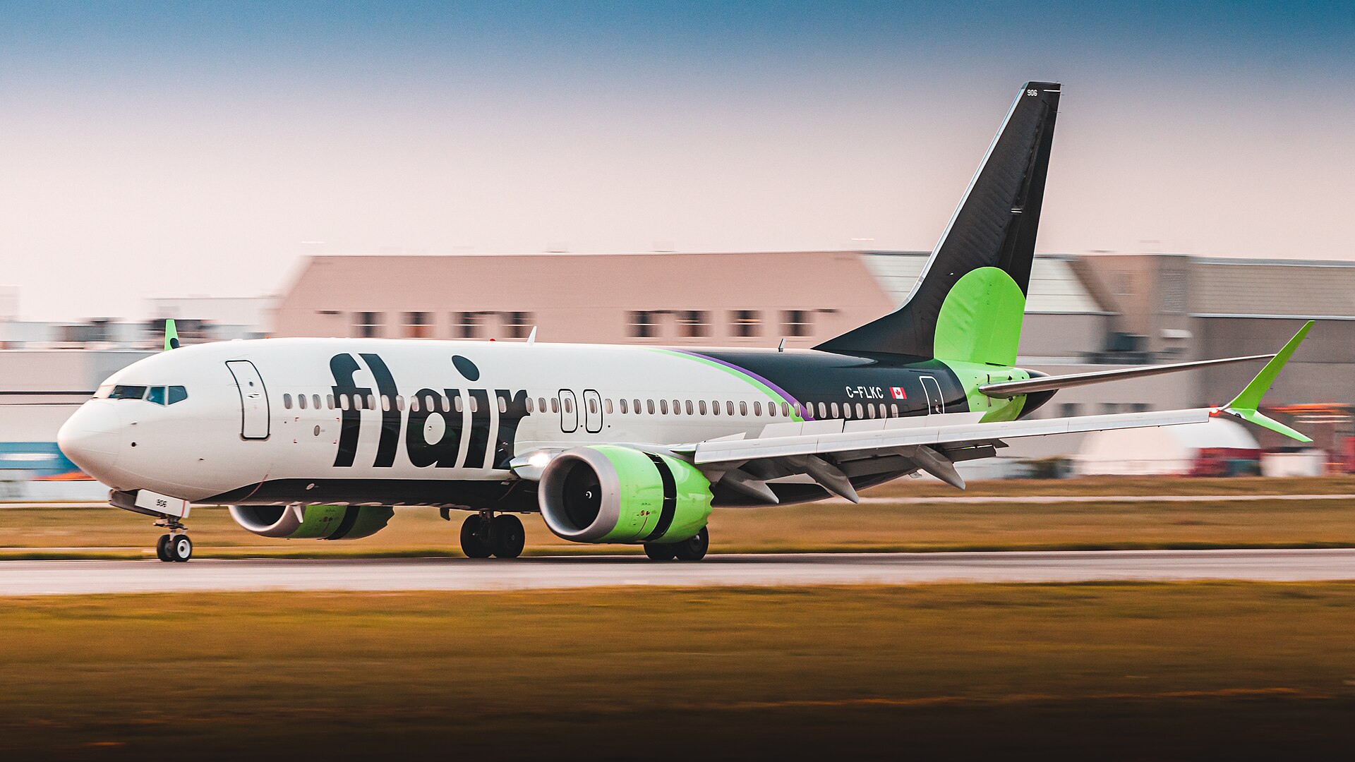 Flair Airlines 737 plane